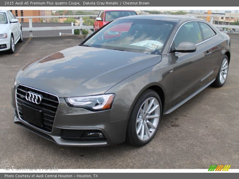 Front 3/4 View of 2015 A5 Premium Plus quattro Coupe