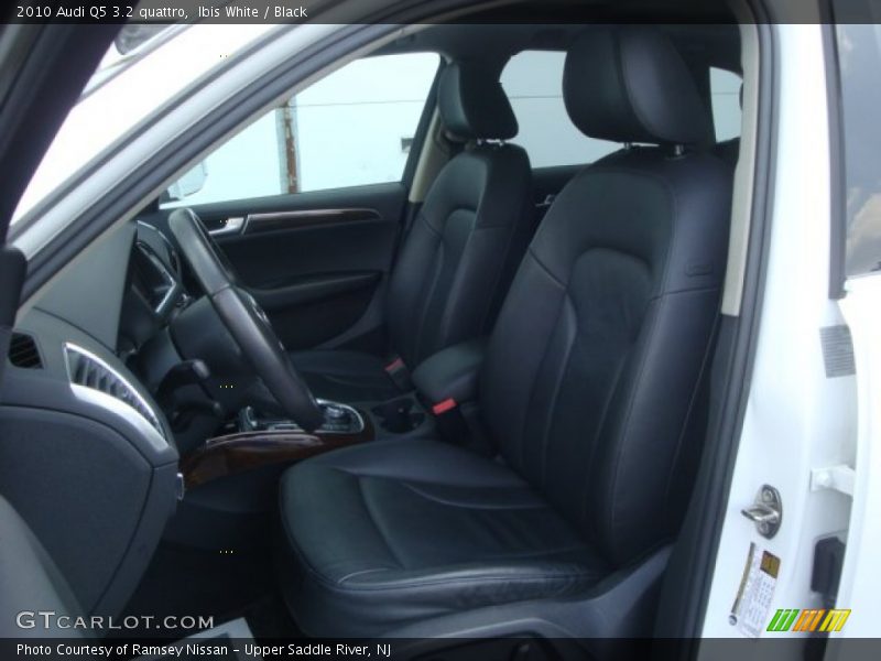 Ibis White / Black 2010 Audi Q5 3.2 quattro