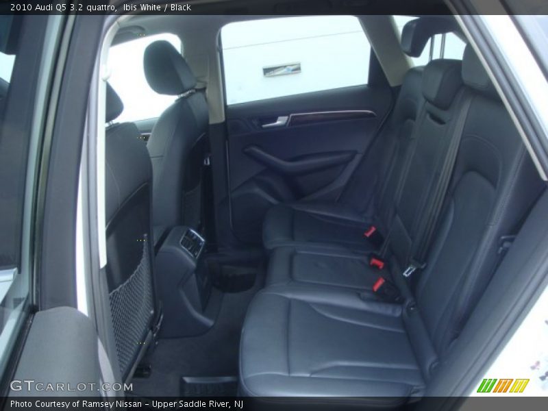 Ibis White / Black 2010 Audi Q5 3.2 quattro