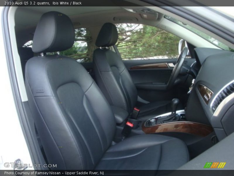 Ibis White / Black 2010 Audi Q5 3.2 quattro
