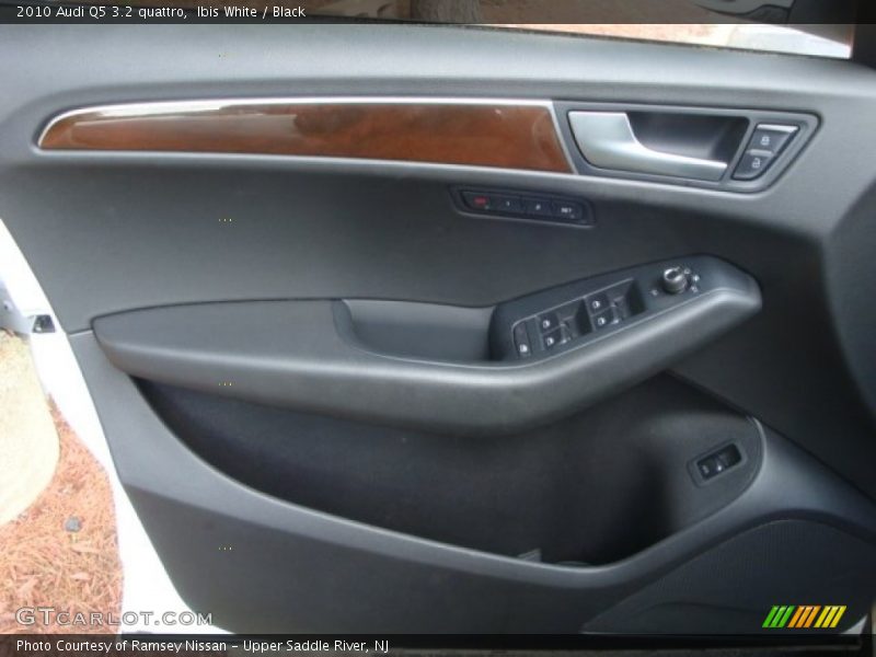 Ibis White / Black 2010 Audi Q5 3.2 quattro