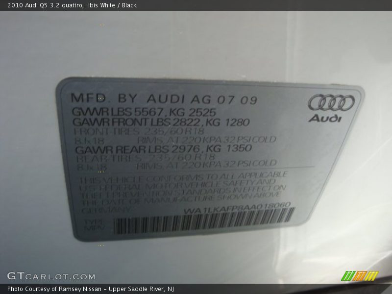 Ibis White / Black 2010 Audi Q5 3.2 quattro