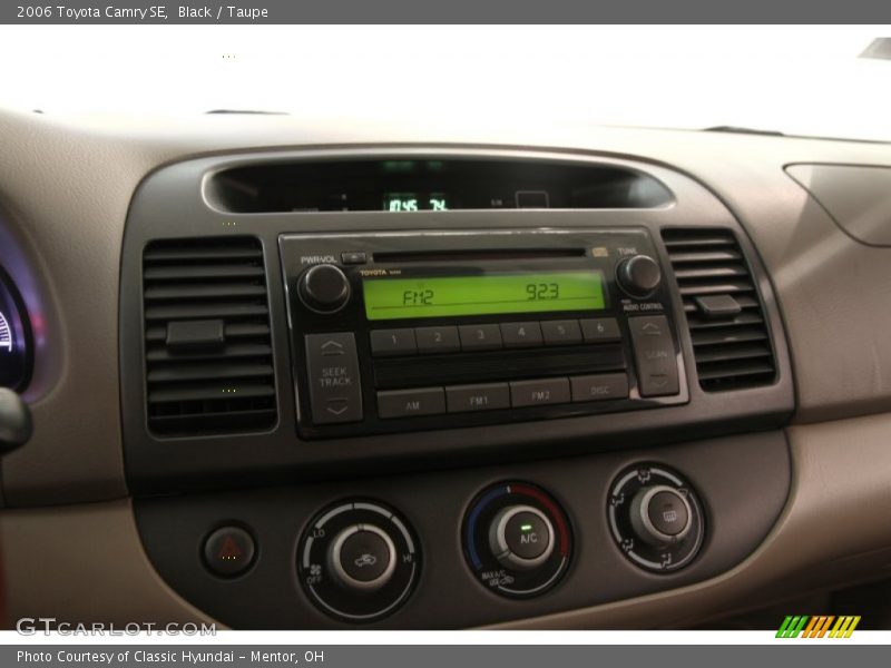Controls of 2006 Camry SE