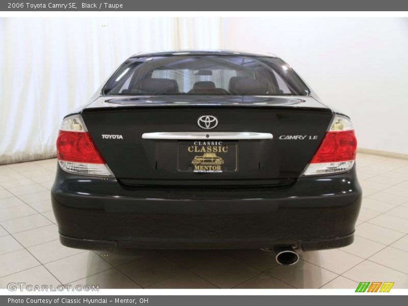 Black / Taupe 2006 Toyota Camry SE