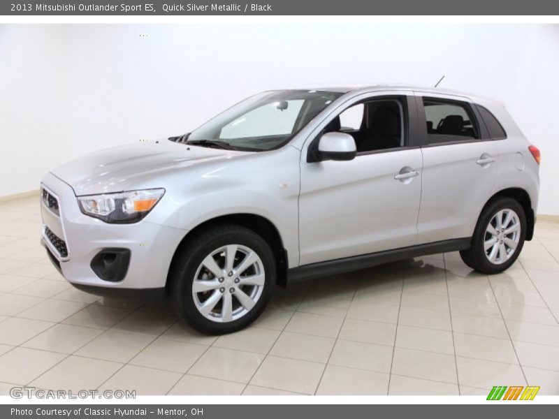 Front 3/4 View of 2013 Outlander Sport ES