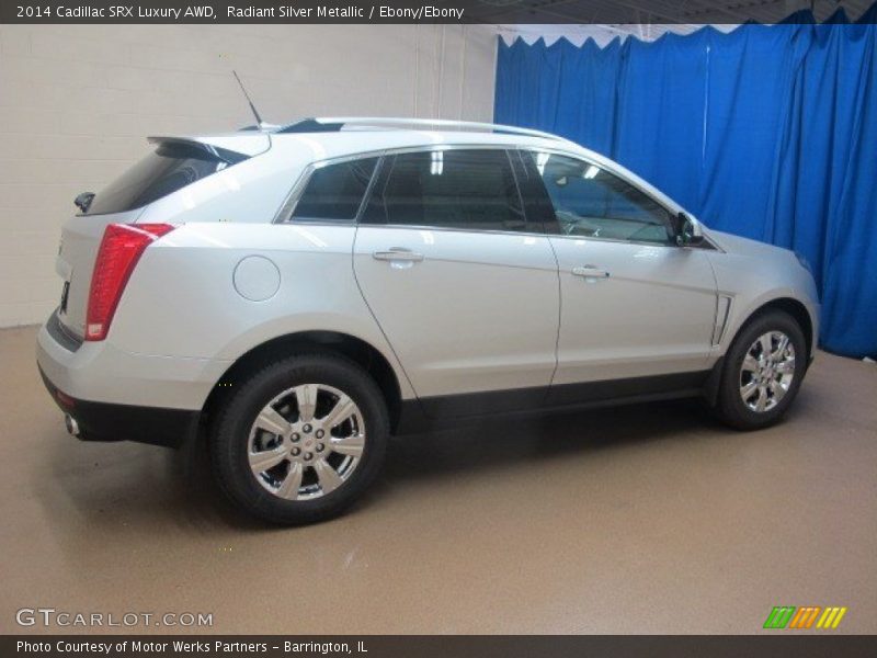 Radiant Silver Metallic / Ebony/Ebony 2014 Cadillac SRX Luxury AWD