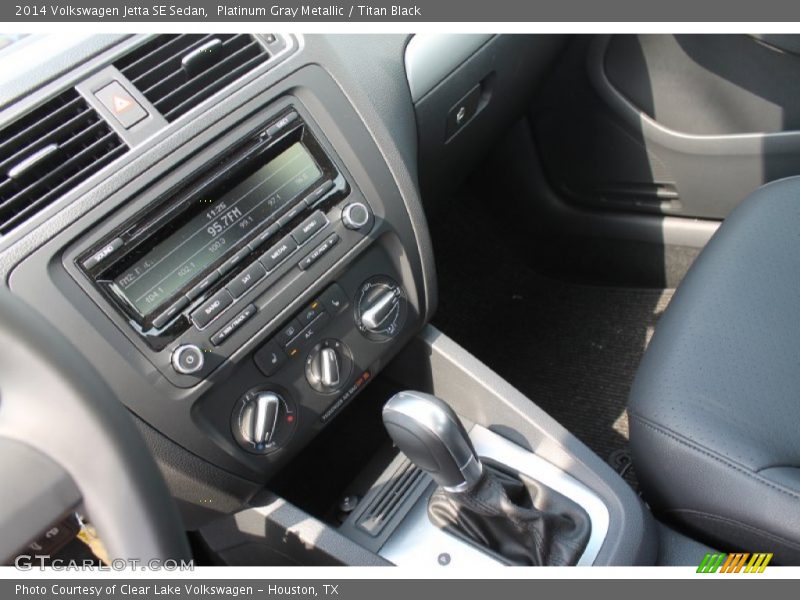 Platinum Gray Metallic / Titan Black 2014 Volkswagen Jetta SE Sedan