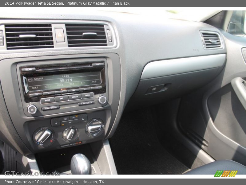 Platinum Gray Metallic / Titan Black 2014 Volkswagen Jetta SE Sedan