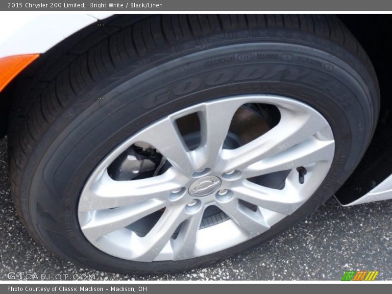 Bright White / Black/Linen 2015 Chrysler 200 Limited