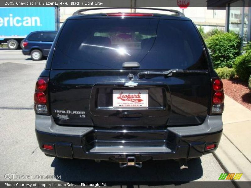 Black / Light Gray 2005 Chevrolet TrailBlazer LS 4x4