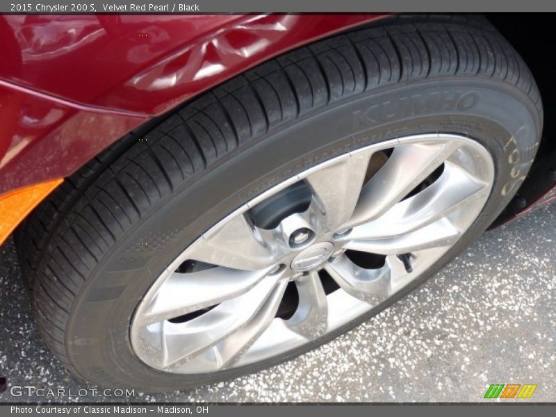Velvet Red Pearl / Black 2015 Chrysler 200 S