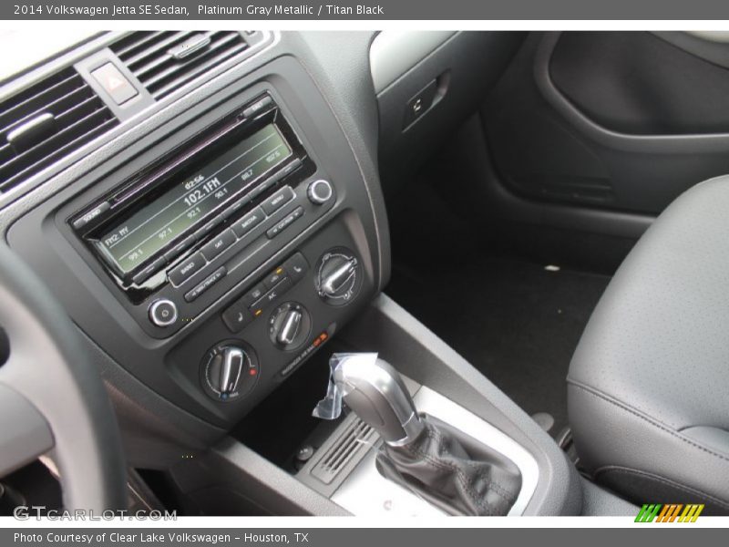 Platinum Gray Metallic / Titan Black 2014 Volkswagen Jetta SE Sedan