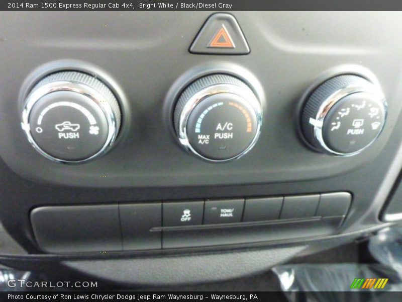 Bright White / Black/Diesel Gray 2014 Ram 1500 Express Regular Cab 4x4