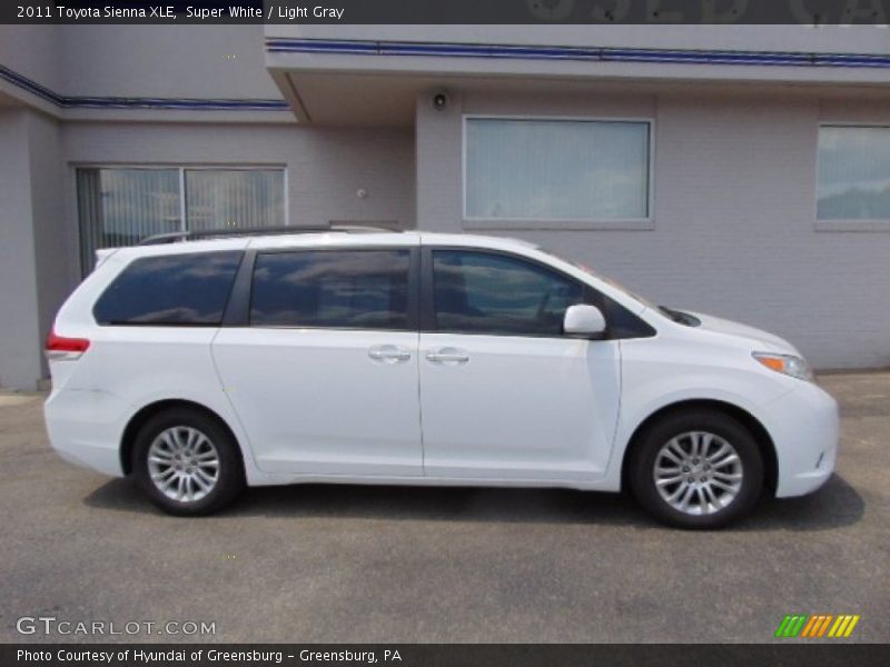 Super White / Light Gray 2011 Toyota Sienna XLE