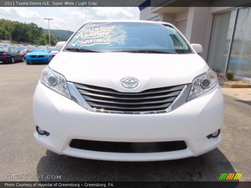 Super White / Light Gray 2011 Toyota Sienna XLE