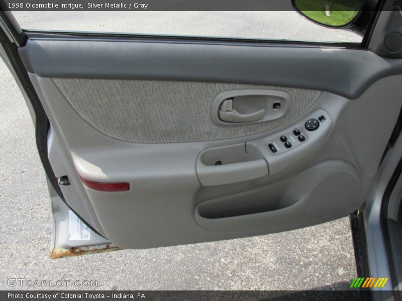 Silver Metallic / Gray 1998 Oldsmobile Intrigue