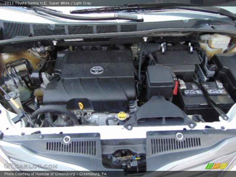 Super White / Light Gray 2011 Toyota Sienna XLE