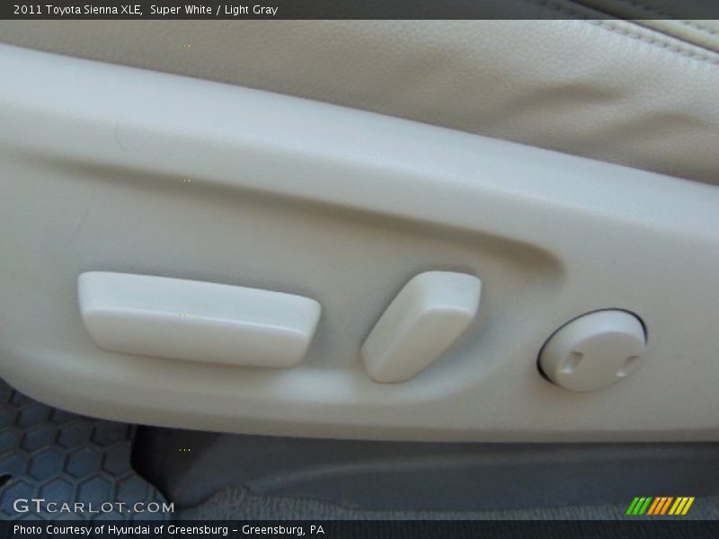 Super White / Light Gray 2011 Toyota Sienna XLE