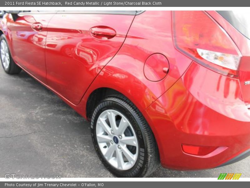 Red Candy Metallic / Light Stone/Charcoal Black Cloth 2011 Ford Fiesta SE Hatchback
