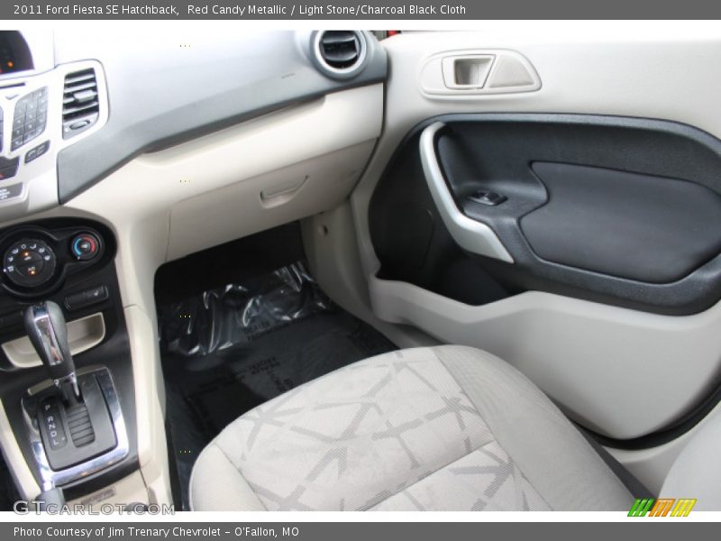Red Candy Metallic / Light Stone/Charcoal Black Cloth 2011 Ford Fiesta SE Hatchback