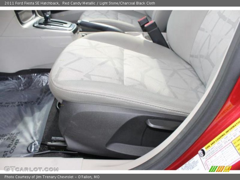 Red Candy Metallic / Light Stone/Charcoal Black Cloth 2011 Ford Fiesta SE Hatchback