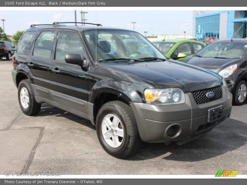Front 3/4 View of 2005 Escape XLS