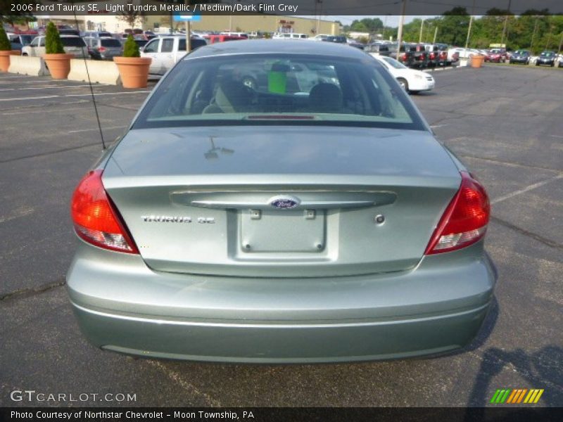 Light Tundra Metallic / Medium/Dark Flint Grey 2006 Ford Taurus SE