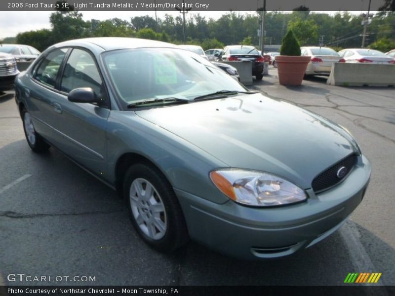 Light Tundra Metallic / Medium/Dark Flint Grey 2006 Ford Taurus SE