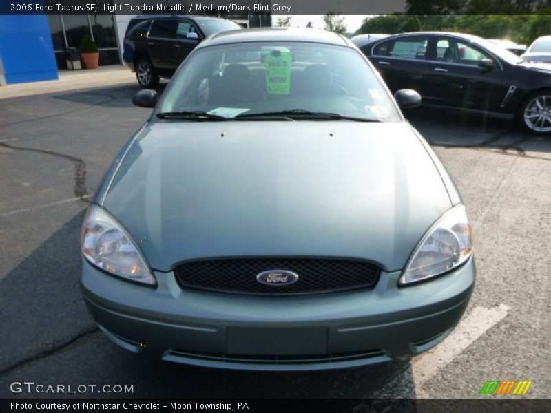 Light Tundra Metallic / Medium/Dark Flint Grey 2006 Ford Taurus SE