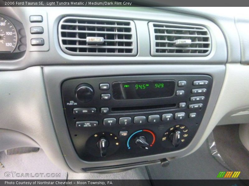 Light Tundra Metallic / Medium/Dark Flint Grey 2006 Ford Taurus SE