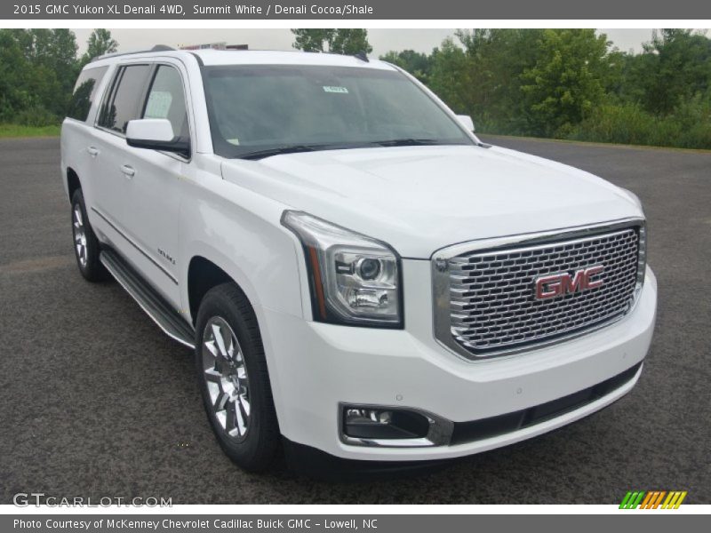 Front 3/4 View of 2015 Yukon XL Denali 4WD