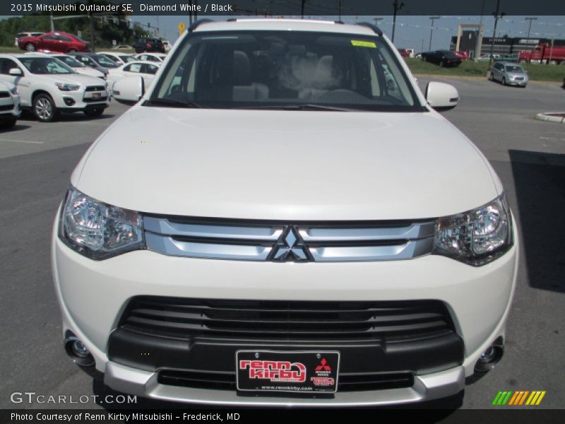 Diamond White / Black 2015 Mitsubishi Outlander SE