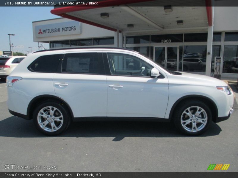 Diamond White / Black 2015 Mitsubishi Outlander SE