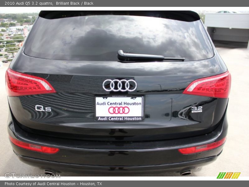Brilliant Black / Black 2010 Audi Q5 3.2 quattro