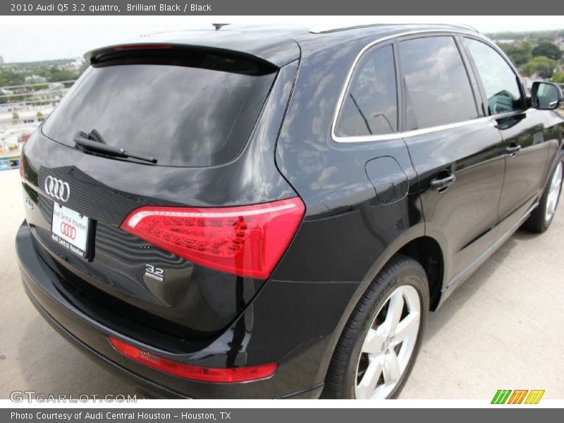 Brilliant Black / Black 2010 Audi Q5 3.2 quattro