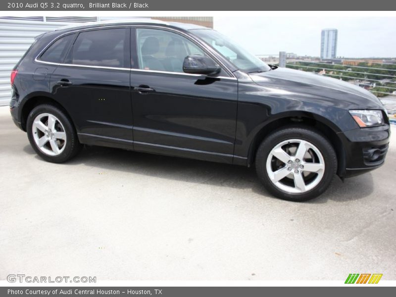 Brilliant Black / Black 2010 Audi Q5 3.2 quattro