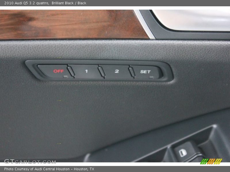 Brilliant Black / Black 2010 Audi Q5 3.2 quattro