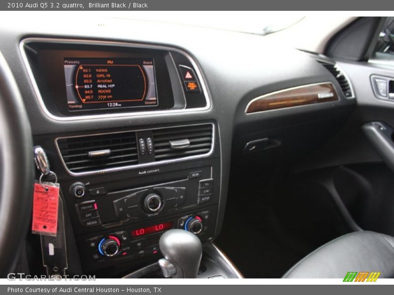 Brilliant Black / Black 2010 Audi Q5 3.2 quattro