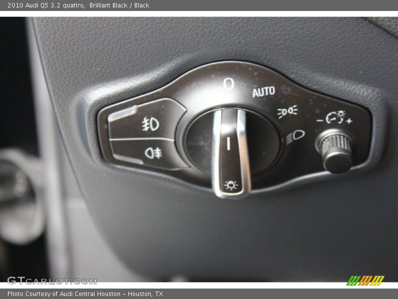 Brilliant Black / Black 2010 Audi Q5 3.2 quattro