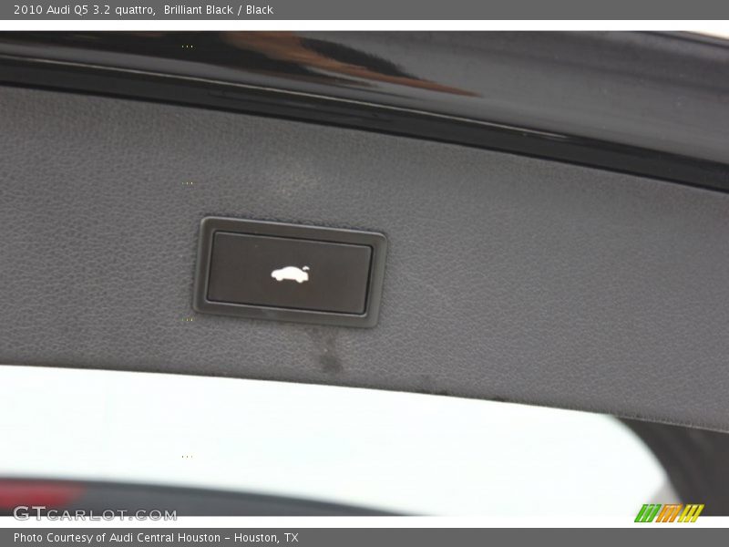 Brilliant Black / Black 2010 Audi Q5 3.2 quattro