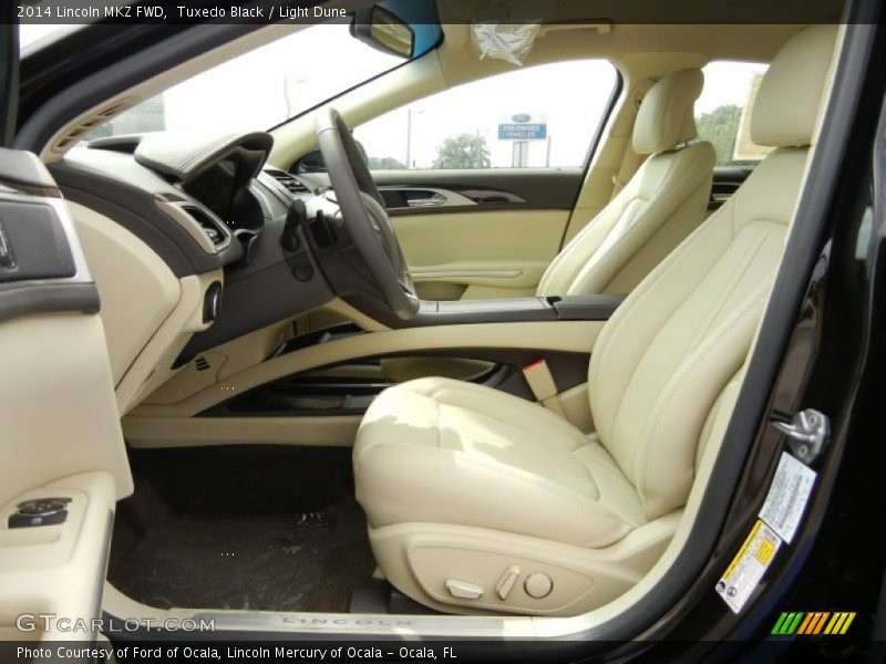 Front Seat of 2014 MKZ FWD