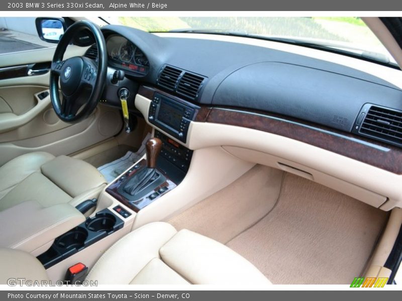 Dashboard of 2003 3 Series 330xi Sedan