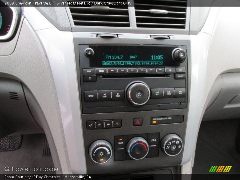 Silver Moss Metallic / Dark Gray/Light Gray 2009 Chevrolet Traverse LT