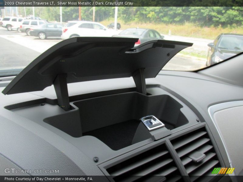 Silver Moss Metallic / Dark Gray/Light Gray 2009 Chevrolet Traverse LT