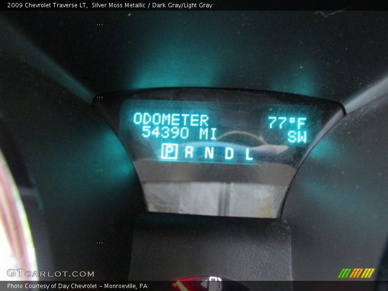 Silver Moss Metallic / Dark Gray/Light Gray 2009 Chevrolet Traverse LT