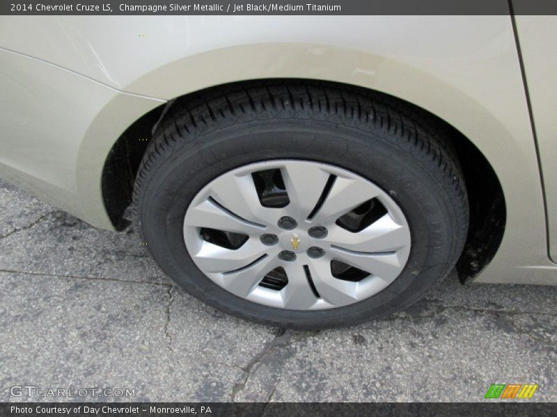 Champagne Silver Metallic / Jet Black/Medium Titanium 2014 Chevrolet Cruze LS