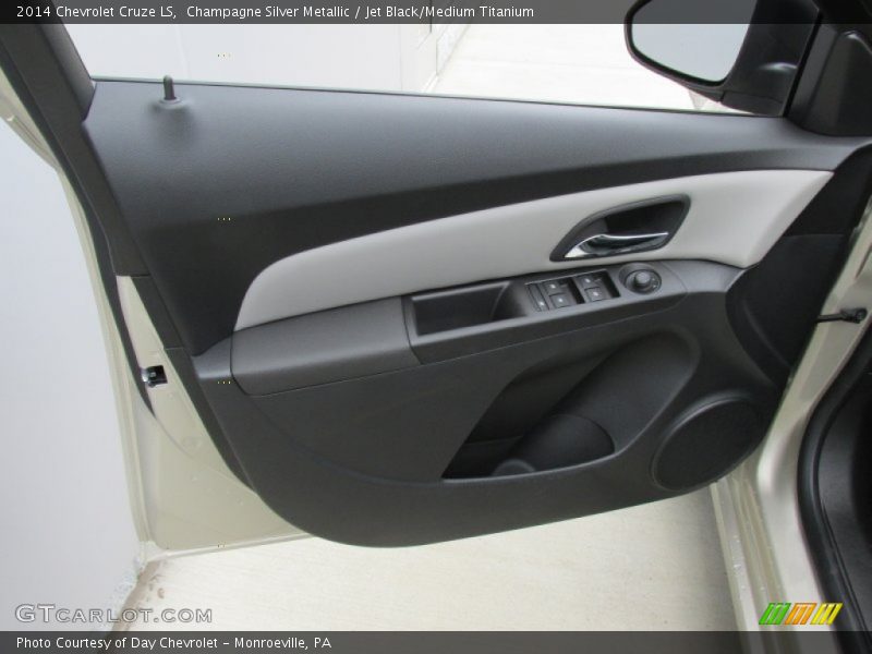 Champagne Silver Metallic / Jet Black/Medium Titanium 2014 Chevrolet Cruze LS