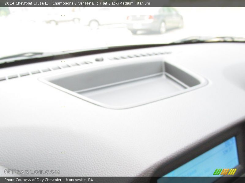 Champagne Silver Metallic / Jet Black/Medium Titanium 2014 Chevrolet Cruze LS