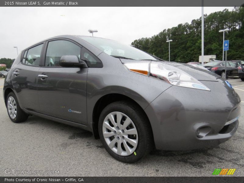Front 3/4 View of 2015 LEAF S