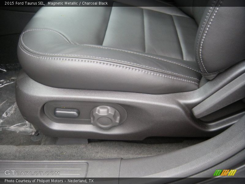 Front Seat of 2015 Taurus SEL